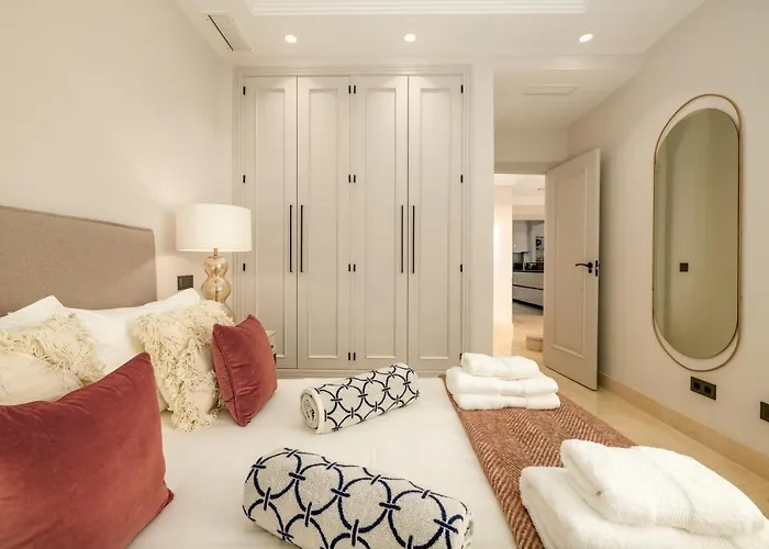 Villa Lorea Playa, Luxury 6 Bedroom With Seaview